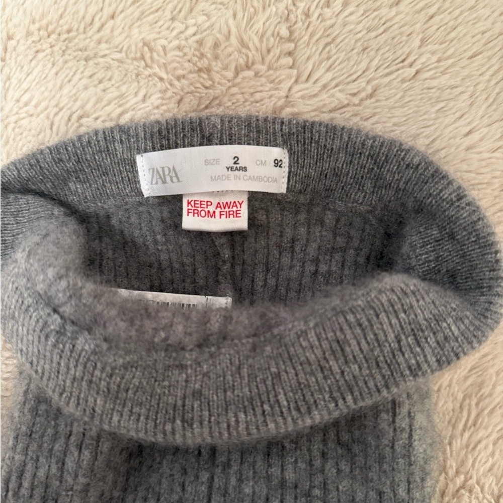 Zara Lavender Sweatshirt and grey leggings - Picture 6 of 6